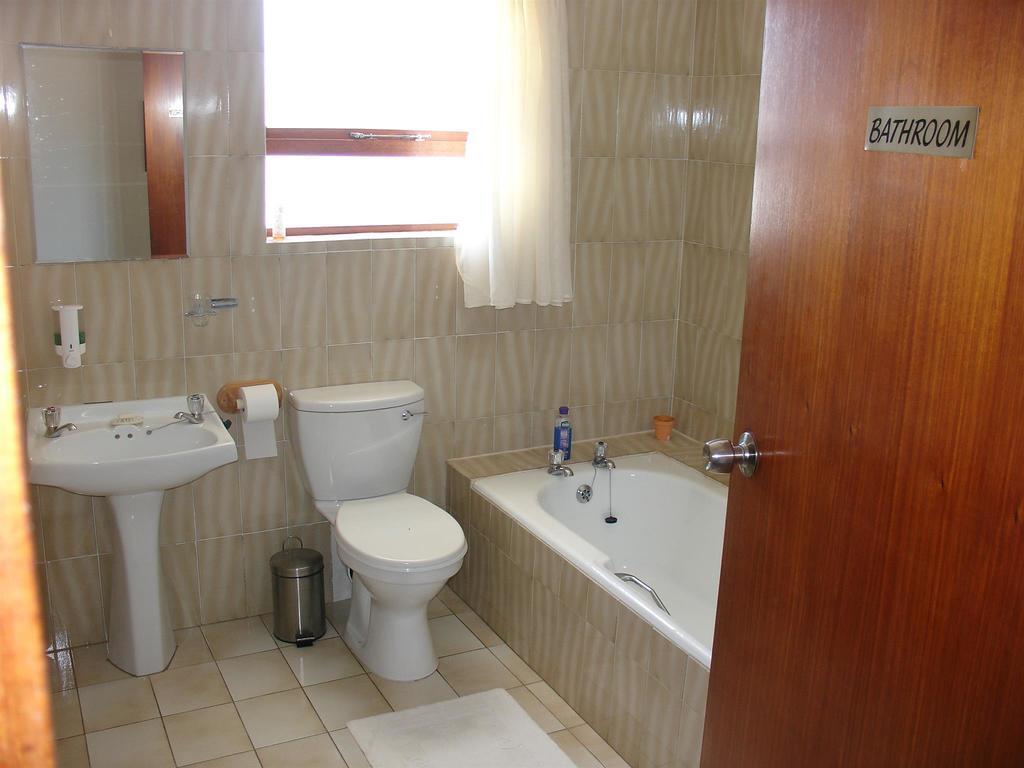 On The Bay Guesthouse Kruisfontein Zimmer foto